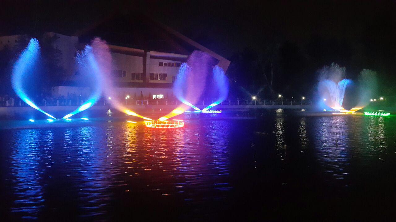 افتتاح آب نما و آبشار موزیکال در پارک ملت رشت + تصاویر