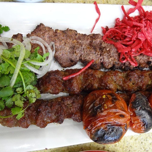 رستوران محرم ؛ طبخ انواع غذا های ایرانی و محلی و انواع کباب